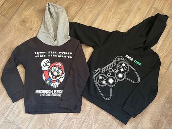 Sweats à capuches taille 8 ans