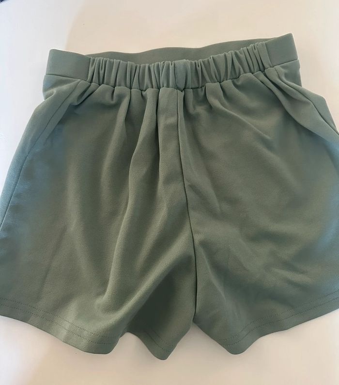 Short kaki - photo numéro 3