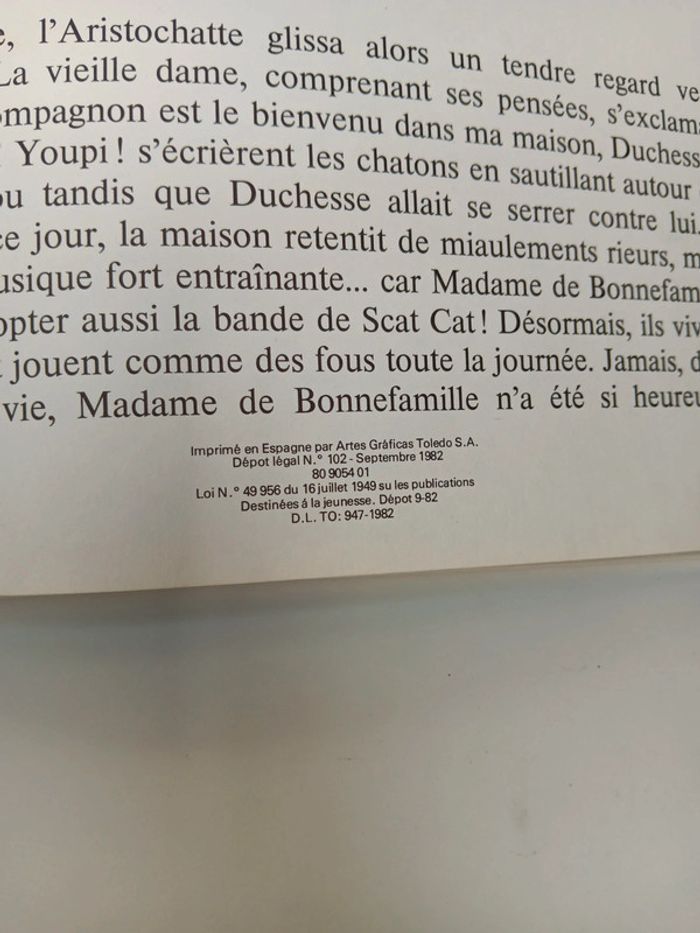 Livre vintage Walt Disney GDL Les aristochats Livre du film dépôt légal sept 1982 - photo numéro 8