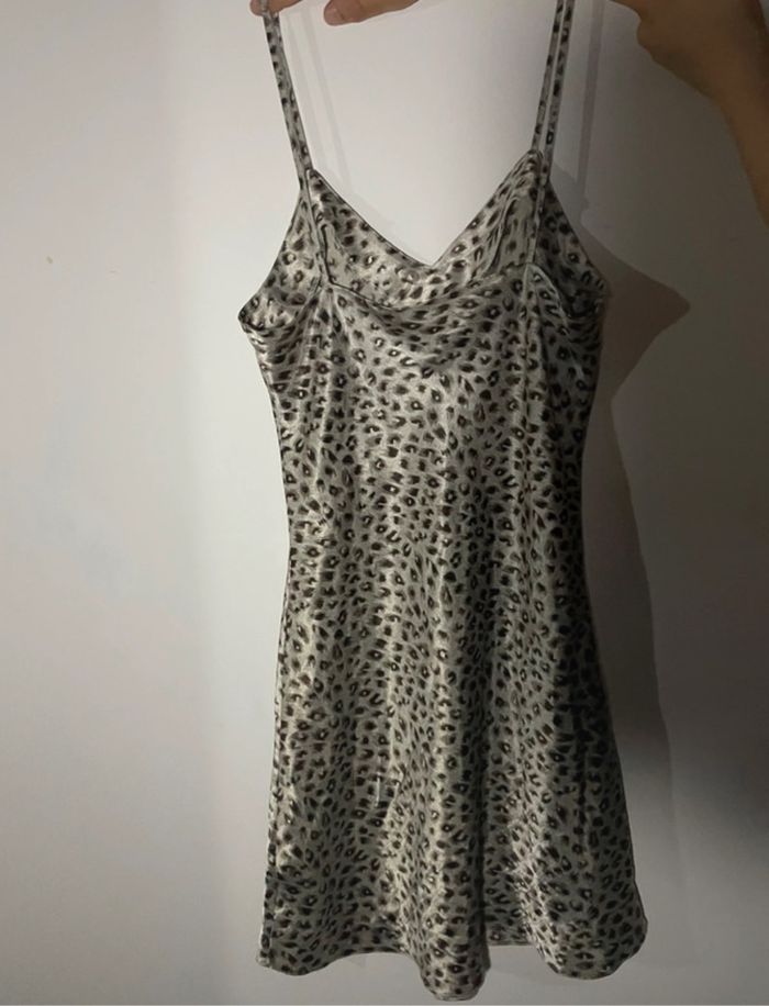 robe/ nuisette en satin léopard - photo numéro 2