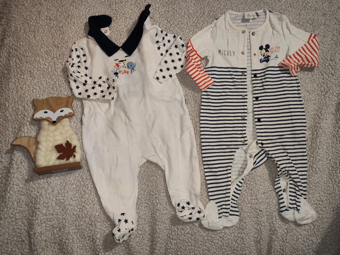 Lot de 2 pyjamas dont 1 Disney Mickey 12 mois