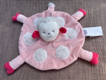 Doudou rond rose avec mouton