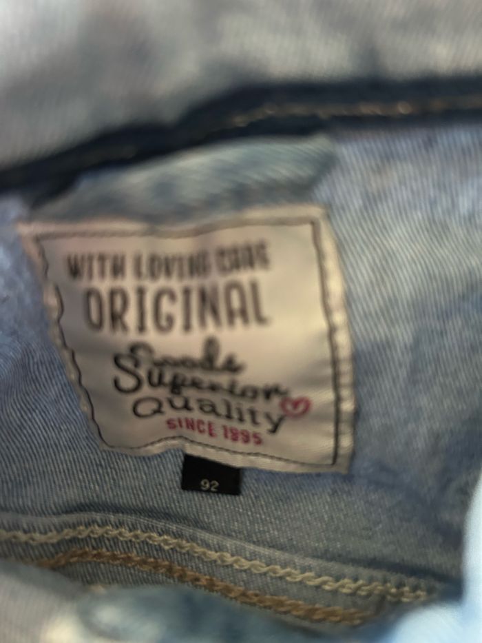 Très belle veste en jeans 🥰 taille 24 mois - photo numéro 2