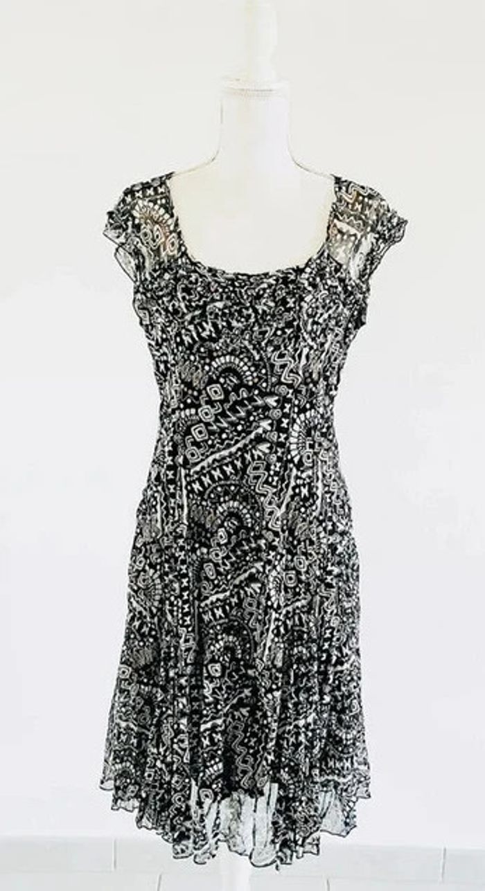 Robe blanche et noir