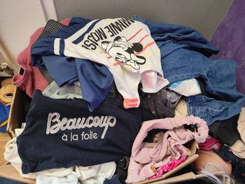 Lot de 96 vêtement 3 ans