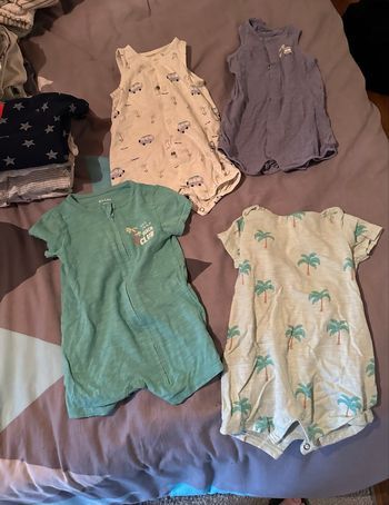 Lot vêtement garçons taille 6 mois 