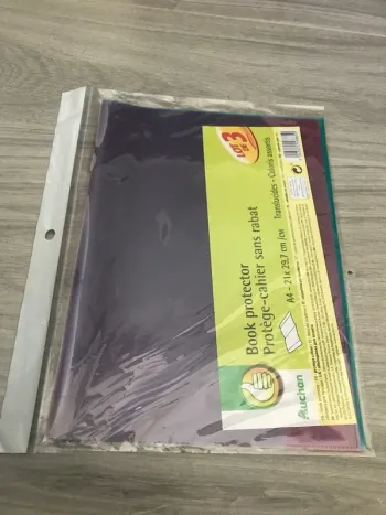 protèges cahier format a4 21x29,7 neuves jamais utilisées auchan translucides colorés