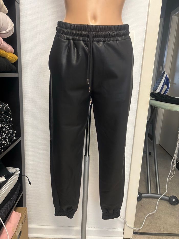 Pantalon similicuir noir neuf - photo numéro 1