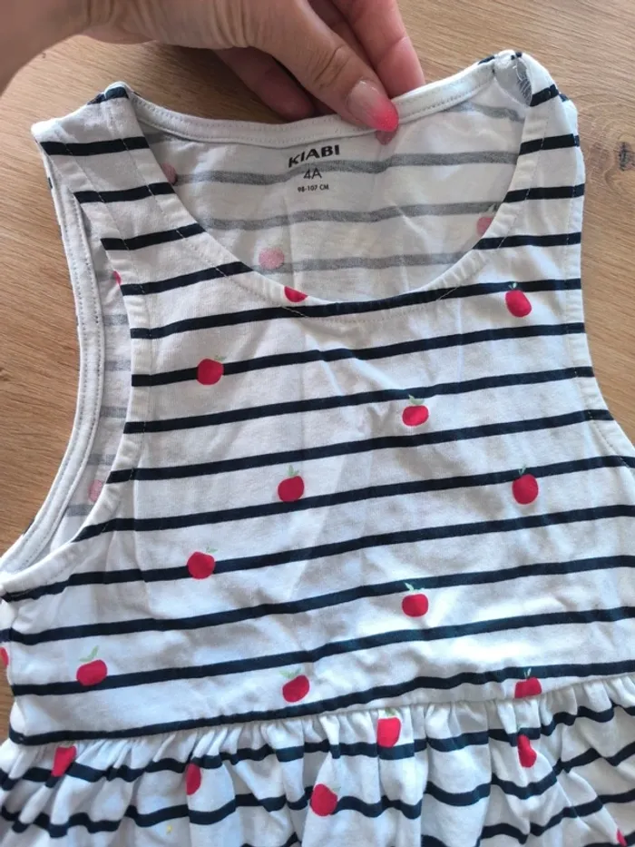 Robe fille , taille 4 ans , excellent état - photo numéro 2