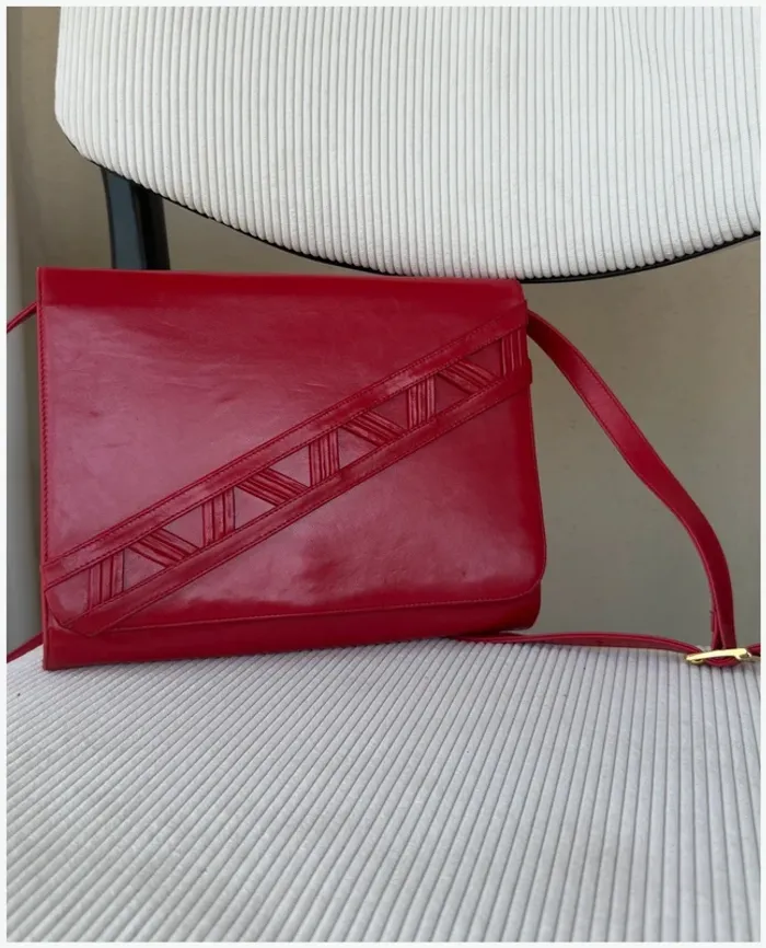 Sac Bally cuir rouge très bon état