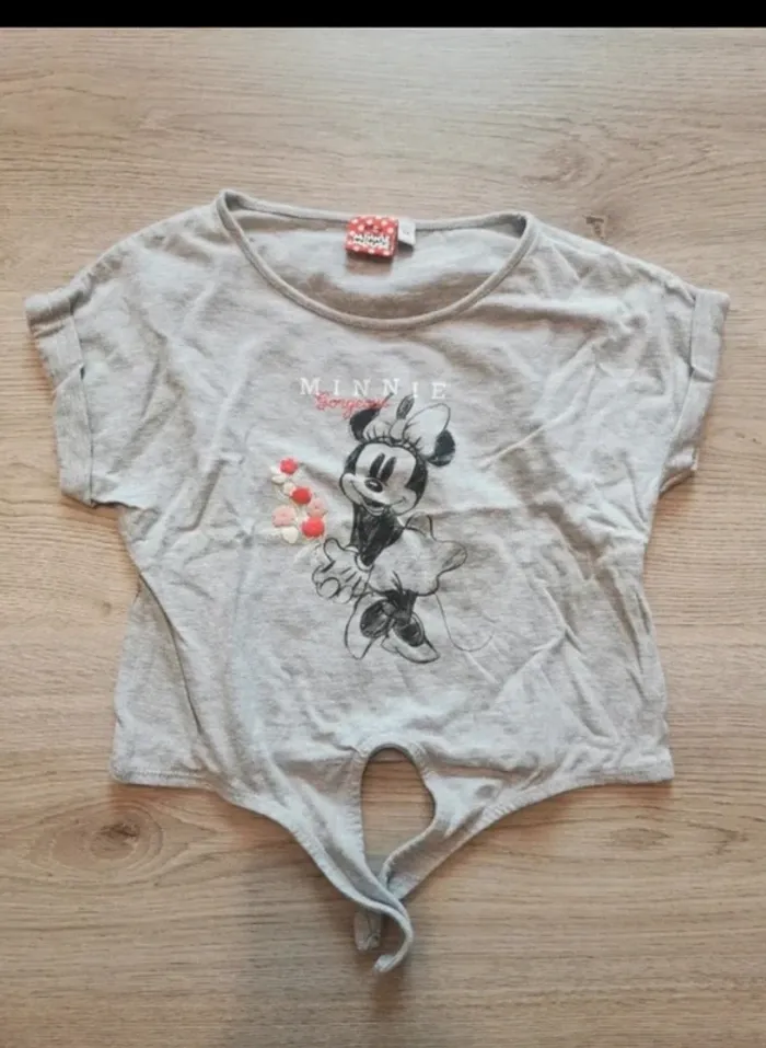 T-shirt marque Disney Minnie Mouse taille 5 ans