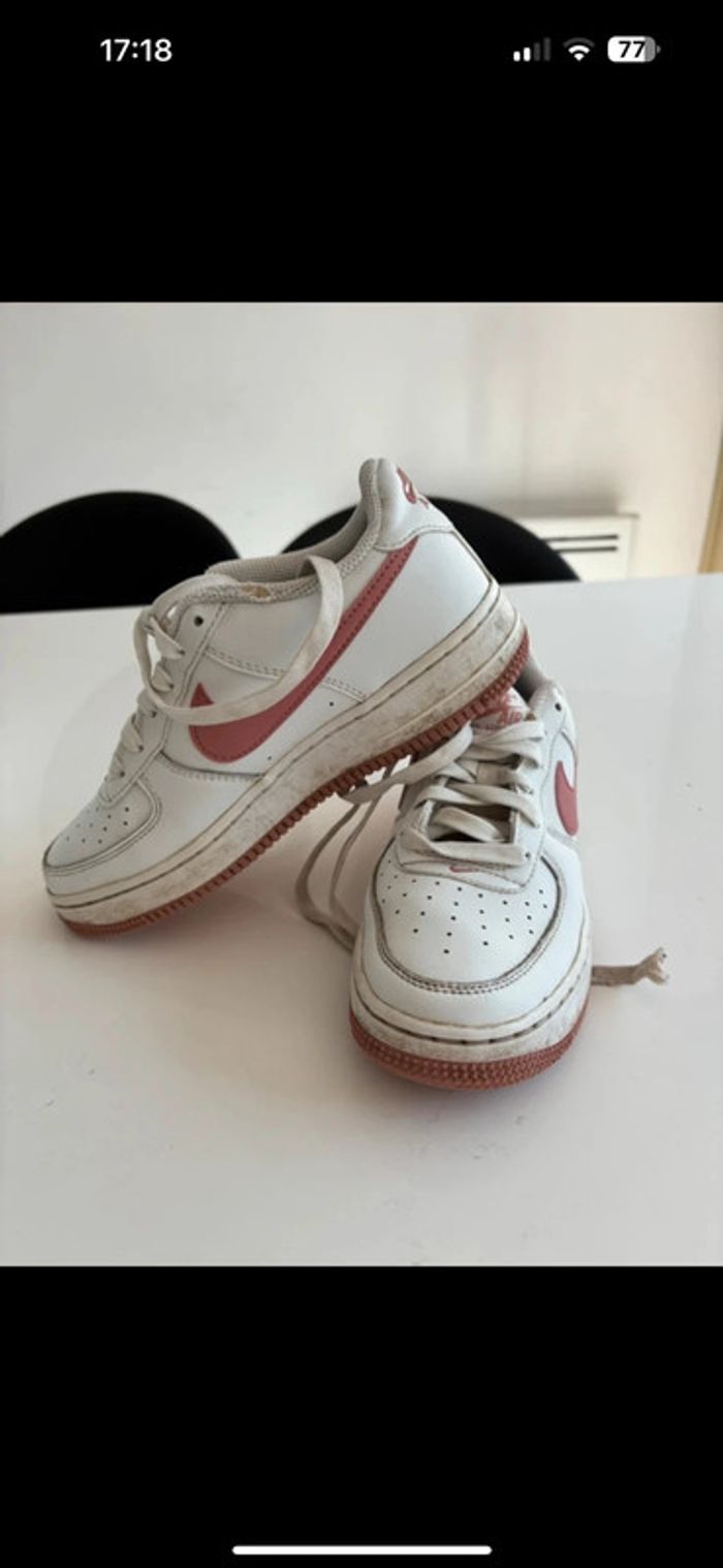 🩷 Nike Air Force 1 Low - Blanc & Rose saumon - Taille 36,5 - photo numéro 5