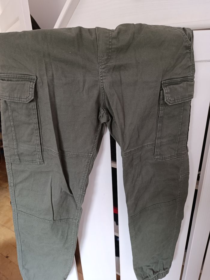 Cargo vert kaki HM