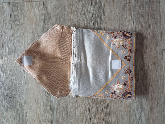 Pochette avec tapis de prière de voyage, neuf, idéal pour offrir - photo numéro 2