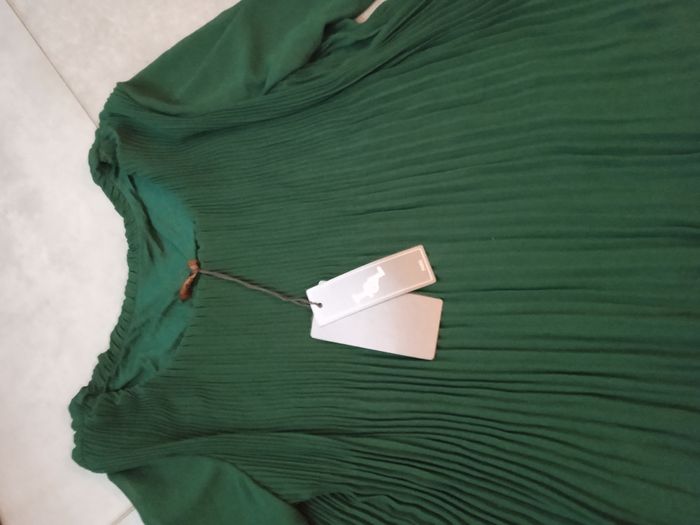 Robe plissée vert. Neuve étiquette achat