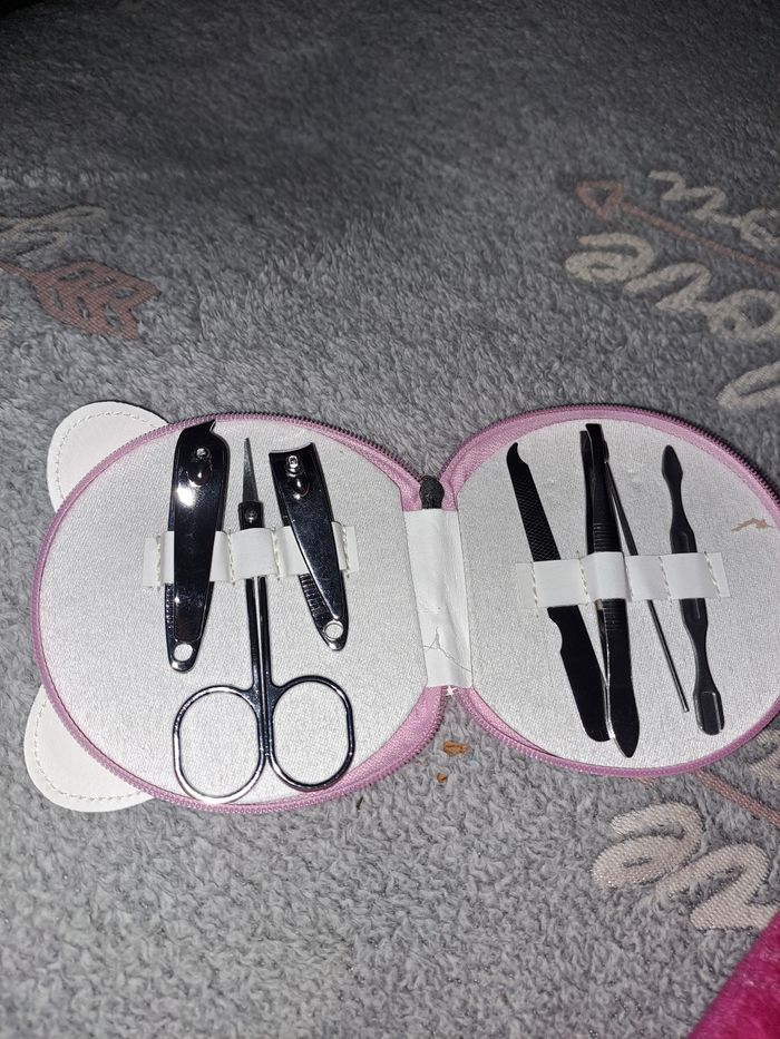 Kit de manucure hello kitty neuf