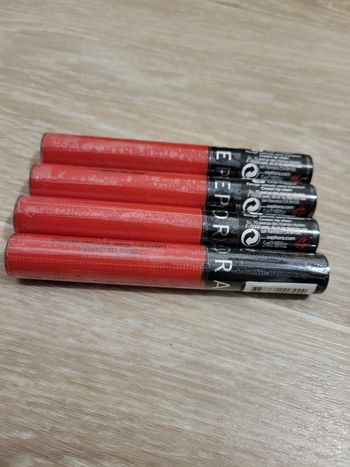 Rouge velouté sans transfert 8 euros/Pièce