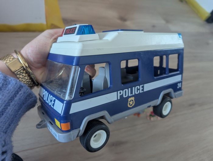 Camion de police playmobil+ personnages - photo numéro 2