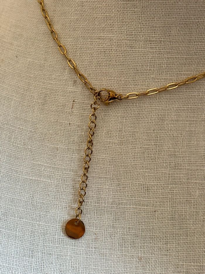 Collier mailles larges acier inoxydable or réglable médaille résine écrue vierge en relief - photo numéro 2