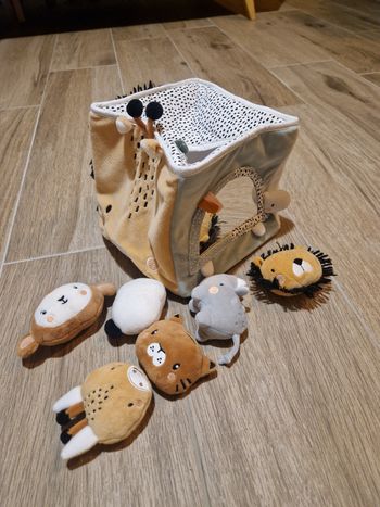 Grand cube d'activités en tissu verbaudet