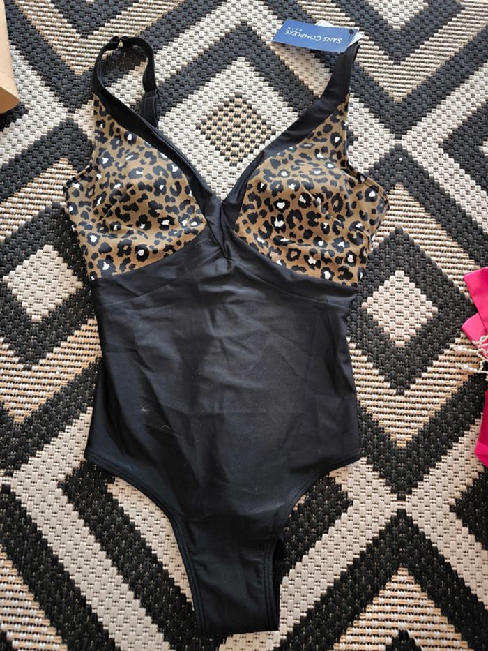 Maíllot de bain sans complexe escapade motifs léopard taille 38-40 neuf