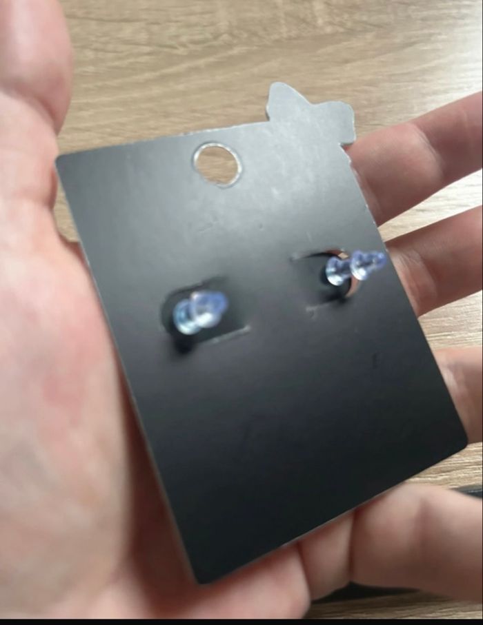 Boucles d’oreilles NEUVES avec étiquette femme forme fleurs couleur bleu - photo numéro 6