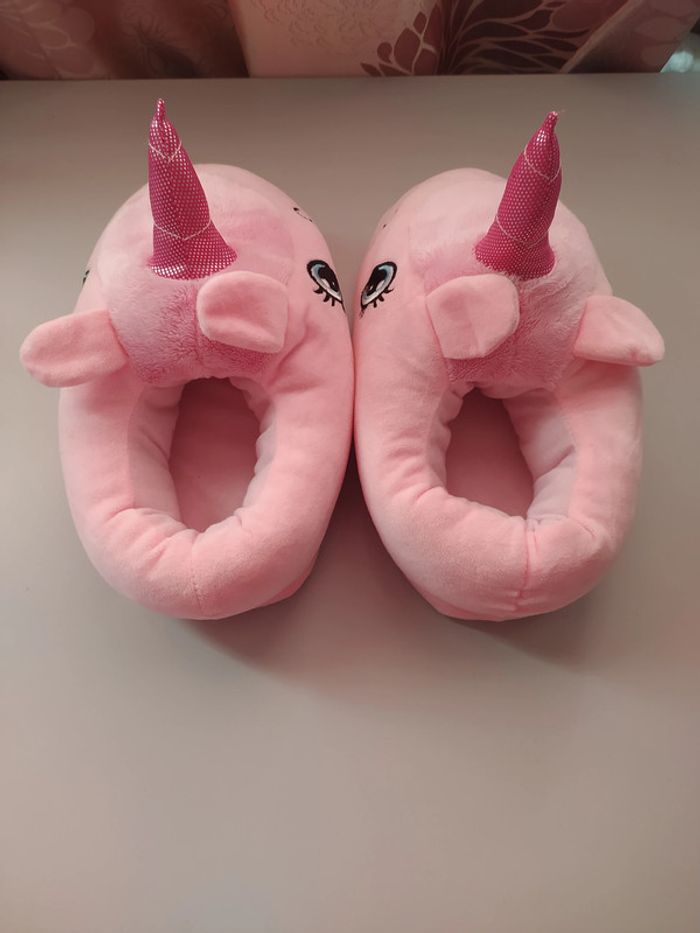 Paire de pantoufles/chaussons licornes mignonne neuve unisexe ! - photo numéro 4