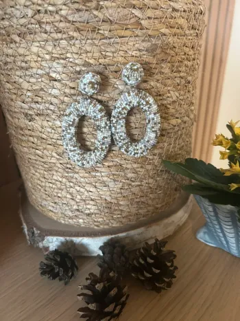 Boucles d’oreilles en perles beige
