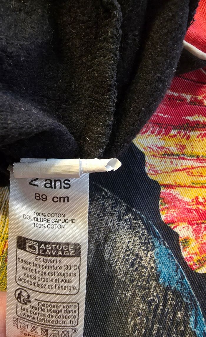 Pull rouge/noir 2 ans - photo numéro 4