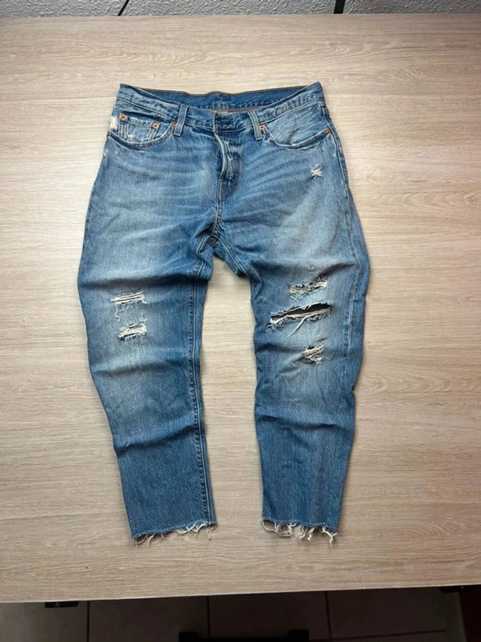 Jean Levi’s 501 CT recoupé et volontairement troué Vintage Effet Destroy W28 L34 - photo numéro 2
