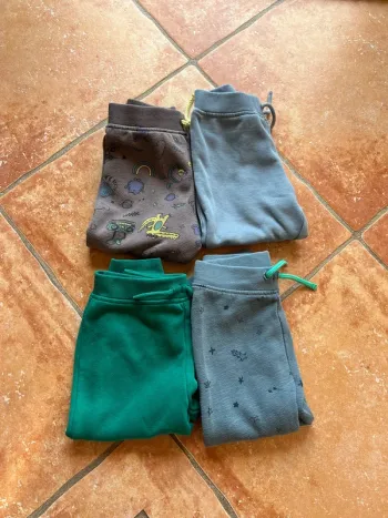 Lot 4 joggings Primark 2/3ans