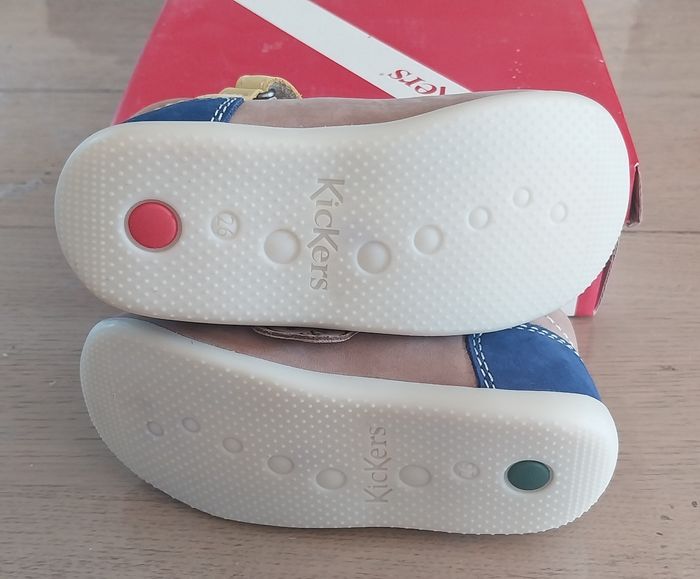 Chaussures enfant pointure 26 neuves - photo numéro 6