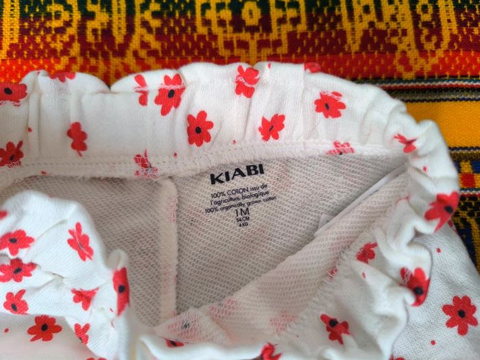 Short a fleurs rouges kiabi / blanc / taille 1 mois 54 cm - photo numéro 3