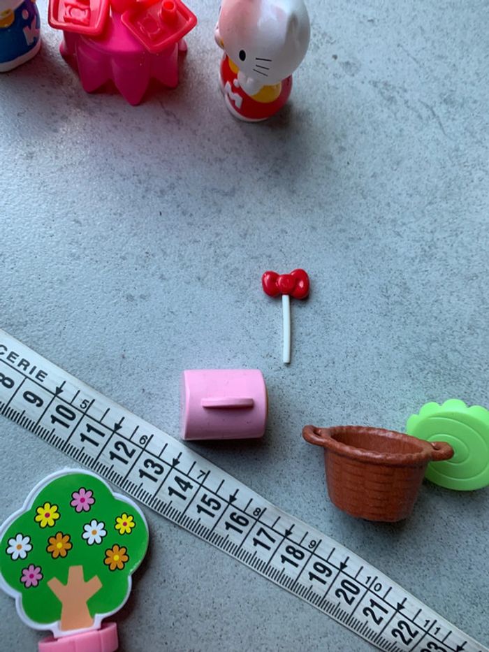 Lot jouet hello kitty marchande avec terrasse sucette figurine arbre panier etc - photo numéro 13