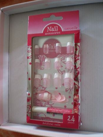 kit 24  faux ongles rose clair MONOPRIX AVEC COLLE