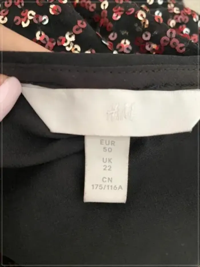 Robe sequins dos nu noir rouge et argent H&M - photo numéro 6