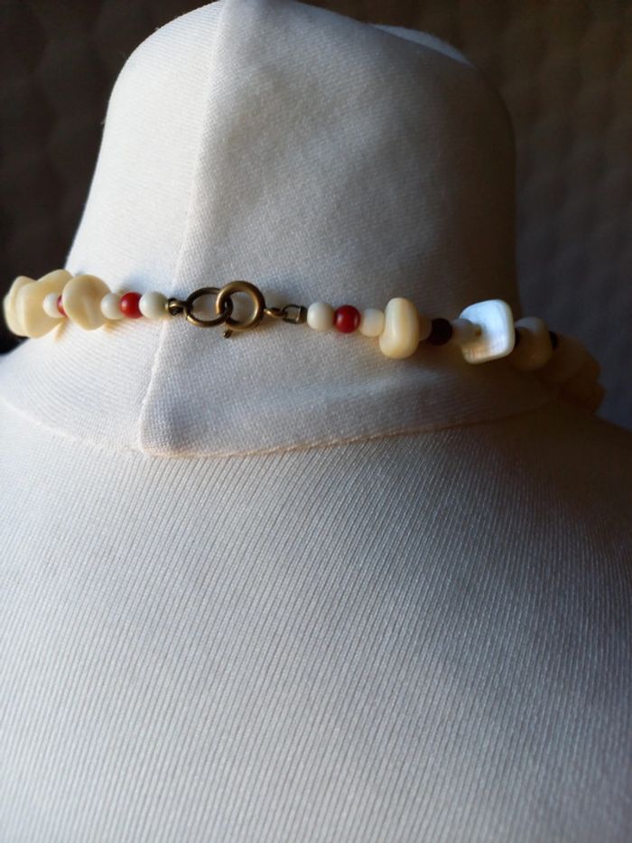 Collier fantaisie avec perles en bois - photo numéro 3