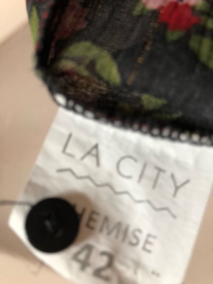 Chemise noire fleurie Fil or 42 la city - photo numéro 3