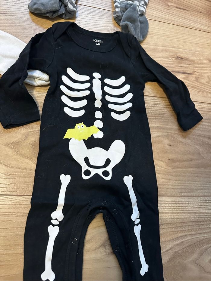 Lot de pyjama une pièce 6 mois - photo numéro 4