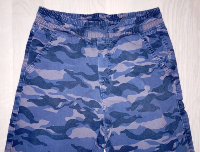 Bermuda motifs camouflage bleu marine Kiabi
T. 10 ans - photo numéro 2