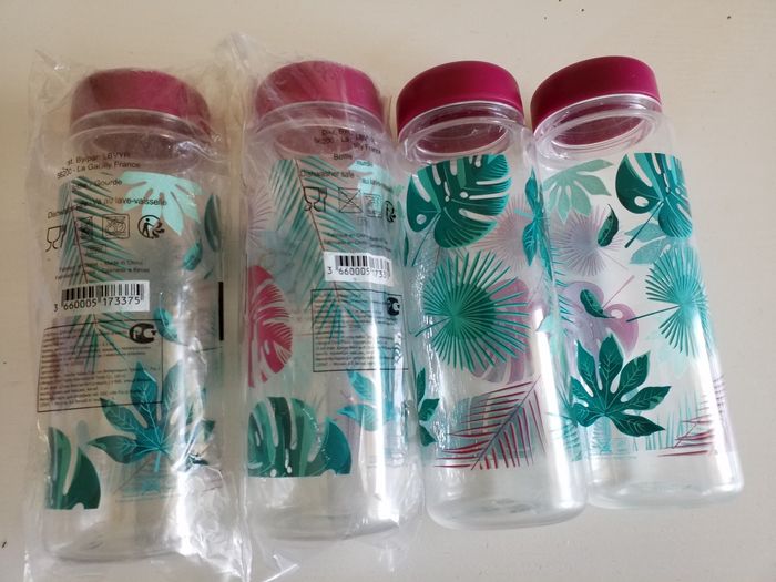 Lot de 4 gourdes imprimé  neuve