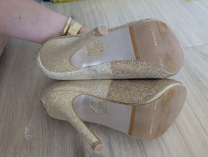 Chaussures hauts talons dorées 38 - photo numéro 3