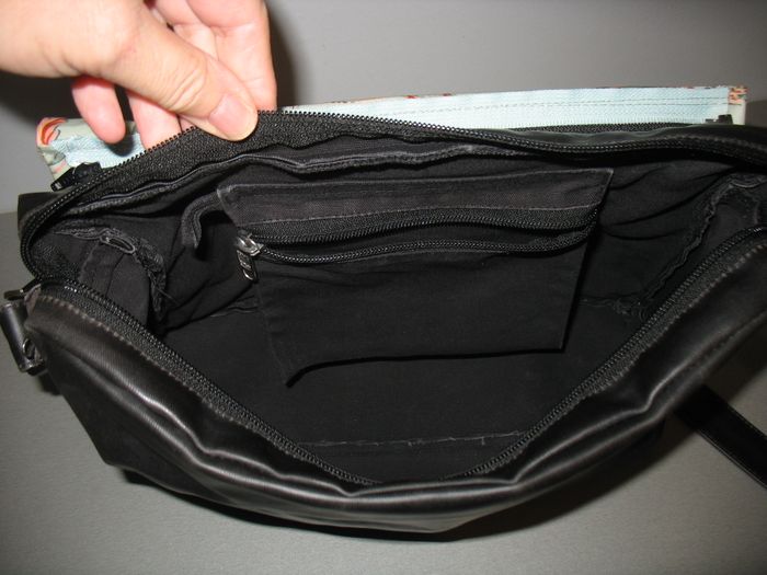 SAC A MAIN NOIR AVEC SON RABAT "PAPA PIQUE ET MAMAN COUD" - n°15 - photo numéro 6