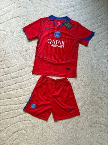 Ensemble de foot  enfant  PSG   8 ans 