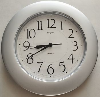 Horloge de la marque Hangarter, en très bon état