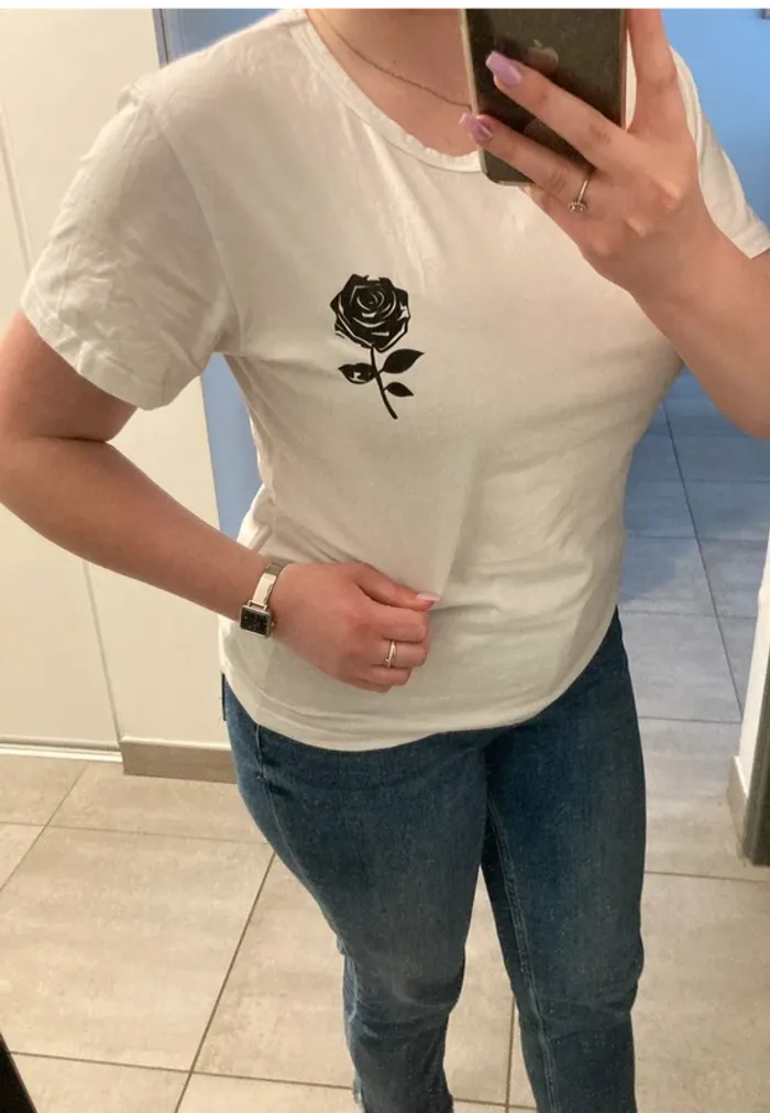 T-shirt blanc motif rose - photo numéro 3