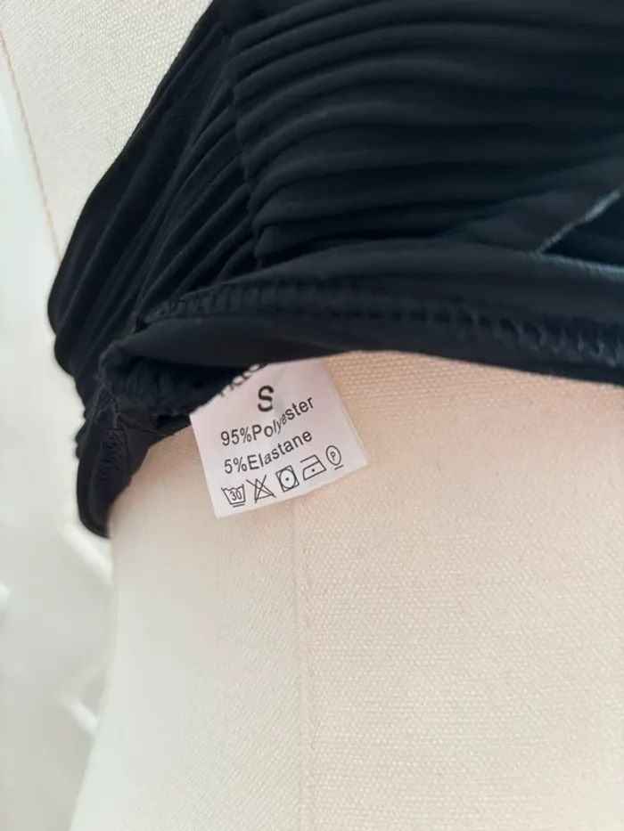 Top noir plissé à dos nu effet drapé – taille S – matière fluide et stretch - photo numéro 4