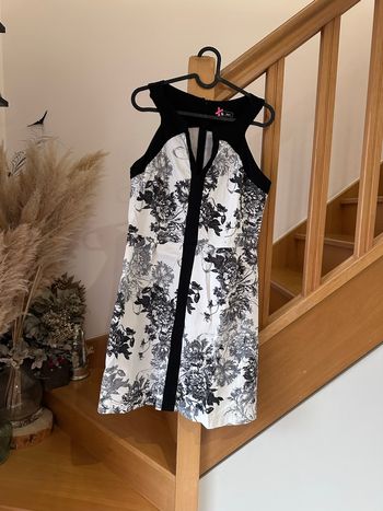 Robe sinequanone blanche avec fleurs imprimées effet toile de jouy taille 40 