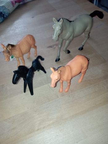 Lot de 4 chevaux