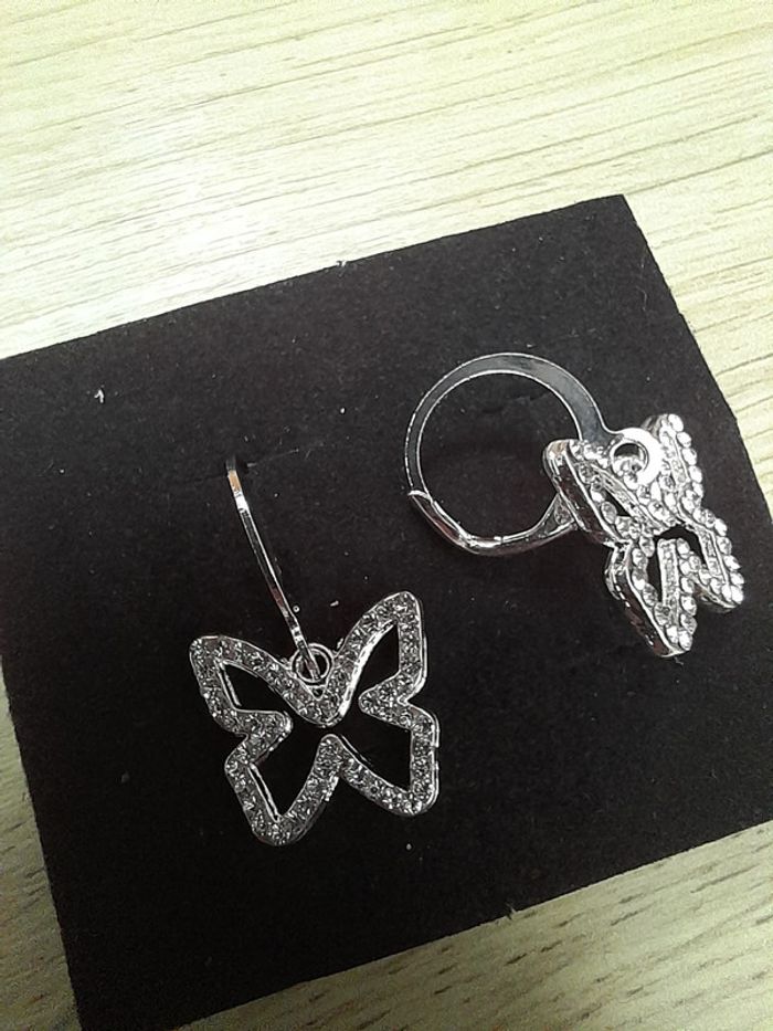 Boucles d'oreilles pendantes, papillons, plaquées argent - photo numéro 3